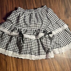 Vintage  Small Black & White bow skirt